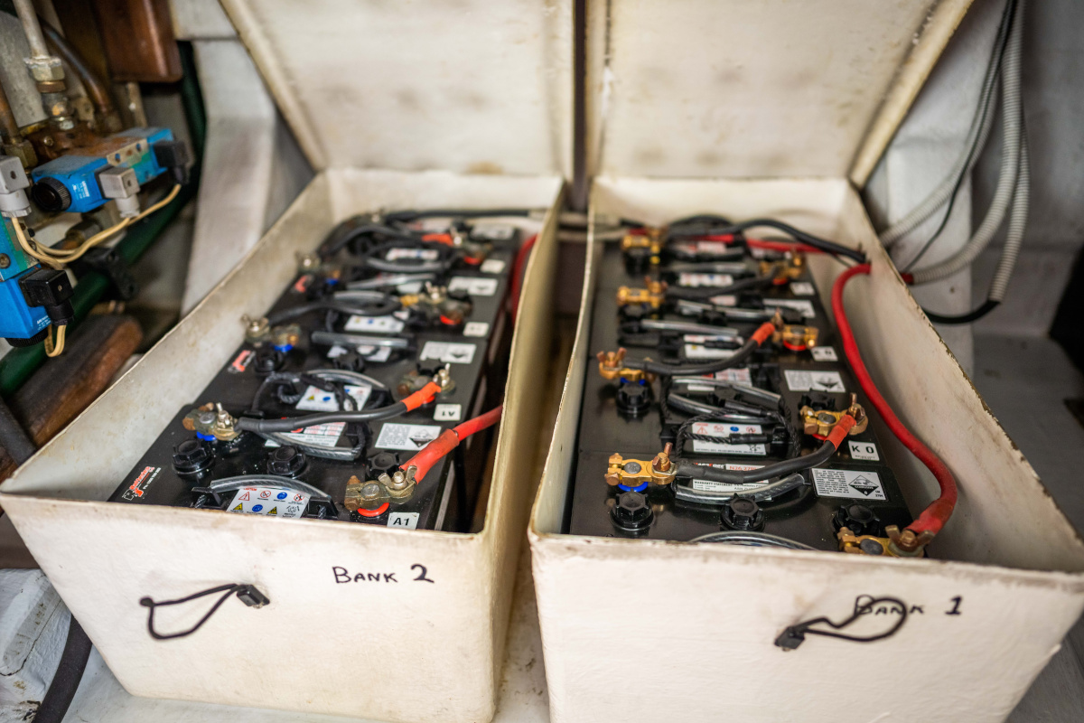 Boat battery winter storage lead image